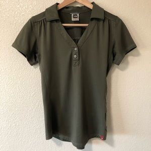 The North Face vapor wick short sleeve. Small